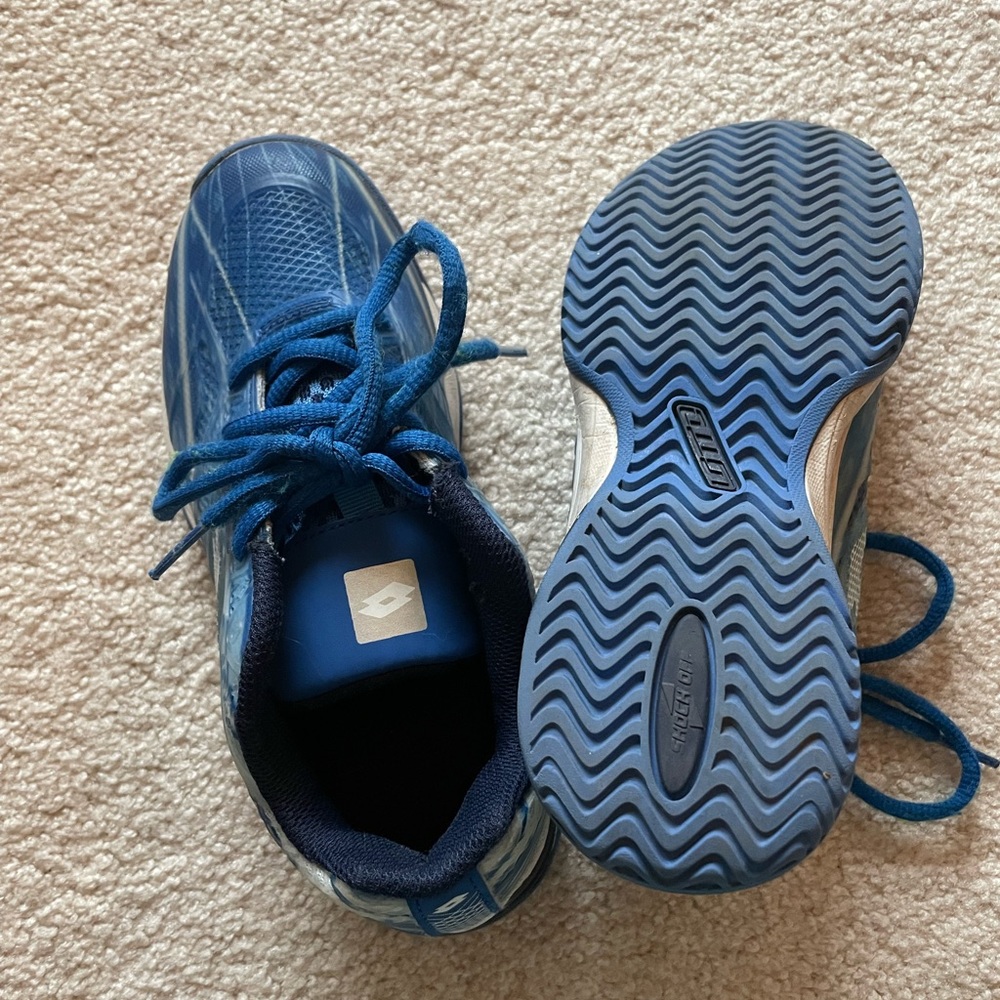 Boys Lotto Tennis Shoes - size 2.5